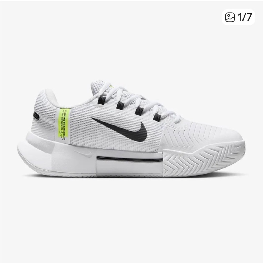 New Nike GP challenge 1 tennis shoes 9.5